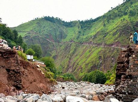 PAKİSTAN’DAKİ MUSON YAĞMURLARINDA ÖLÜ SAYISI 321’E ULAŞTI!