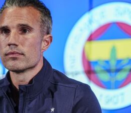 Robin van Persie, Fenerbahçe karşısındaki tur şansını yüzde vererek açıkladı