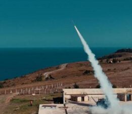 ROKETSAN’ın TRLG-122 Füzesi hafif araçtan hedefi tam isabetle vurdu