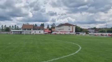 Sahaya yıldırım düştü! 2 futbolcu ağır yaralandı