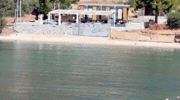 Sahile duvar ördü, denize şerit çekti! Doğa harikası koya yerleşti, sosyal medya yıkıldı