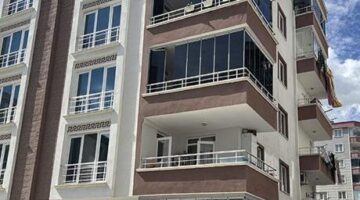 Samsun’da genç kız perde takarken 3. kattan düştü