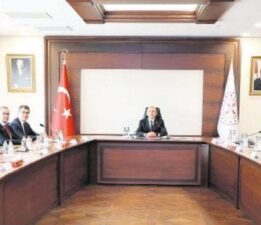 ‘Sanayi üretimi ikinci çeyrekte 7.3 büyüdü’