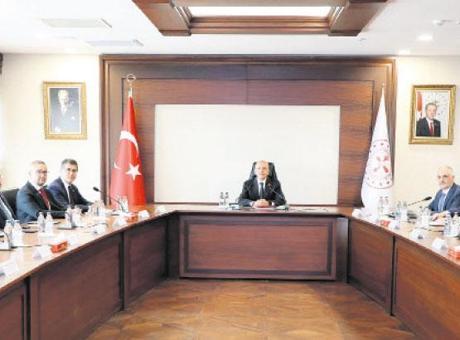 ‘Sanayi üretimi ikinci çeyrekte 7.3 büyüdü’