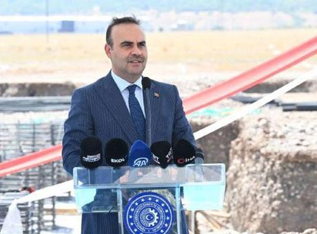 Sanayi ve Teknoloji Bakanı Kacır, Erzincan Tavuk Kombinası’nı ziyaret etti