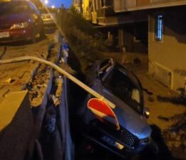 Sancaktepe’de yokuşta kayan cip apartman boşluğuna düştü: 1 yaralı