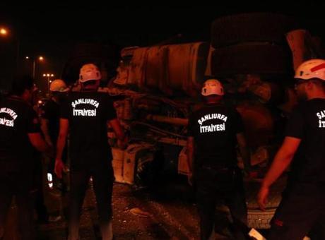Şanlıurfa’da zincirleme trafik kazası yaşandı! TIR ortalığı savaş alanına çevirdi