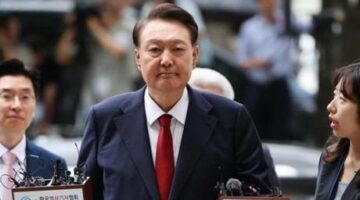 Sıkıyönetim ilan eden eski Güney Kore Devlet Başkanı, yere yatıp sorguya direniyor!