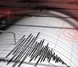Şili’de 7.5 büyüklüğünde deprem: Tsunami uyarısı yapıldı, kritik saatler başladı!