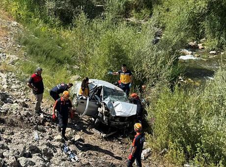 Sivas’ta feci kaza! Otomobil dere yatağına uçtu: 2 ölü