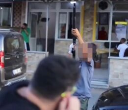 Sokak röportajında dehşet: Pompalı tüfekle havaya ateş açtı