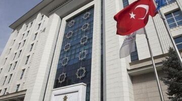 Söke’de CHP’den istifa eden 2 meclis üyesi AK Parti’ye katıldı