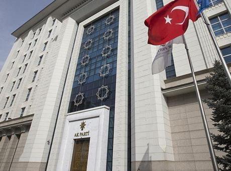 Söke’de CHP’den istifa eden 2 meclis üyesi AK Parti’ye katıldı