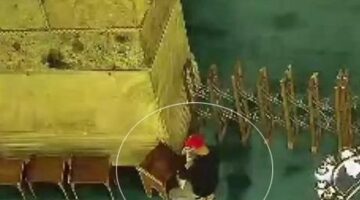 Son dakika… Ayasofya Camii’nde yangın çıkarmaya çalışan şüphelinin görüntüleri ortaya çıktı!