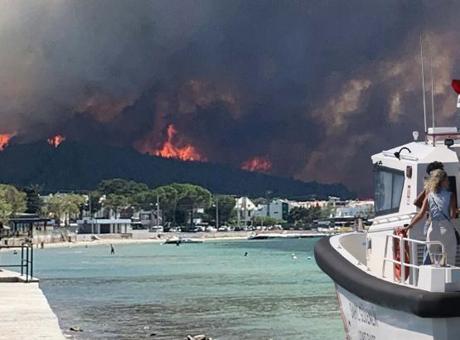 SON DAKİKA ÇANAKKALE YANGINI: Güzelyalı mahallesi küle döndü…Korkunç görüntüler geliyor