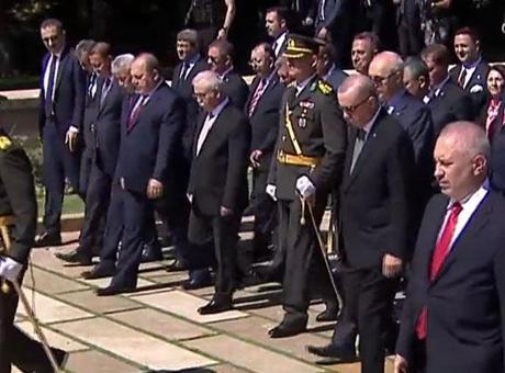 Son dakika… Cumhurbaşkanı Erdoğan ve devlet erkanı Anıtkabir’de