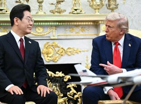 Son Dakika! Güney Kore liderini ağırladı, Kuzey Kore liderini övdü