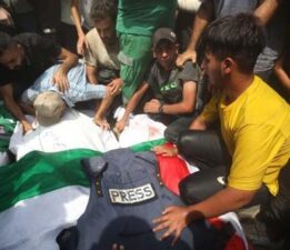 SON DAKİKA HABERLERİ: GAZZE’DE ÖLDÜRÜLEN AL JAZEERA MUHABİRLERİ TOPRAĞA VERİLDİ, İSRAİL’E PEŞİ SIRA KINAMALAR!