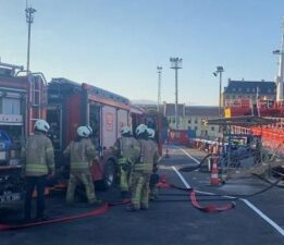 Son dakika: Haydarpaşa’da yakıt ikmal gemisinde yangın