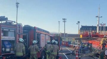 Son dakika: Haydarpaşa’da yakıt ikmal gemisinde yangın