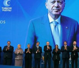 Son dakika: Rozetlerini Cumhurbaşkanı Erdoğan taktı! İşte AK Parti’ye katılan 9 belediye başkanı
