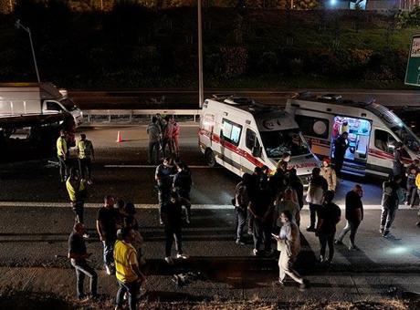 Sultanbeyli’de iki minibüs çarpıştı! 9 kişi yaralandı