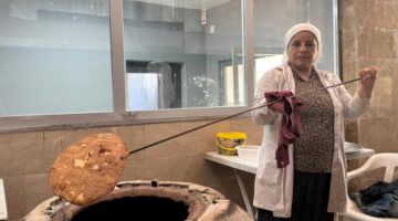Tandırlarda emeklerini pişiriyor: Ev ekonomisine katkı