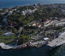 TCG Anadolu, Çanakkale’den İstanbul’a ‘Zafer Yolculuğu’nu tamamladı; Sarayburnu Limanı’na demirledi