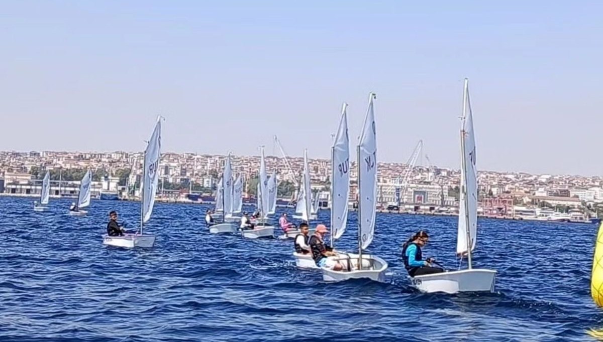 Tekirdağ’da Zafer Kupası yelken yarışları sürüyor