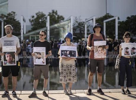 Tel Aviv’de Gazze soykırımına karşı protesto: İsrailli olmaktan utanıyorum