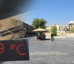 Termometre 49 dereceyi gösterdi! Kentte adeta hayat durdu, sokaklar boşaldı
