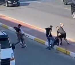Trafikte çekiç ve sopalı kavga