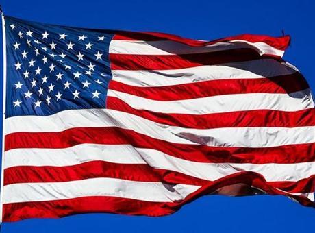Trump imzaladı! ABD bayrağını yakan kişilere 1 yıl hapis cezası geliyor