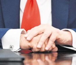 Trump’ın pırlanta kol düğmeleri