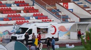Türk Kızılay yangın ve deprem bölgesinde ekibiyle görevde