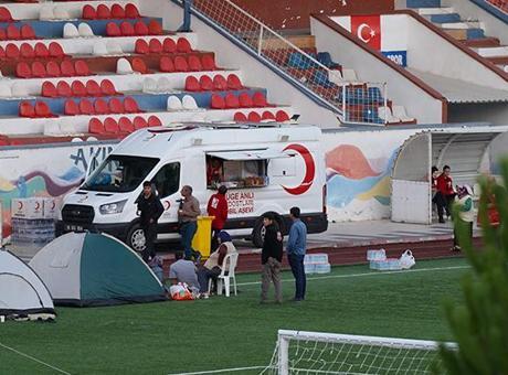 Türk Kızılay yangın ve deprem bölgesinde ekibiyle görevde