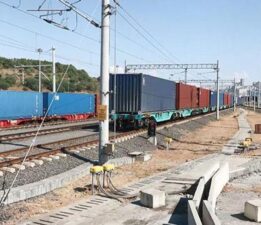 Türkiye-Çin-Avrupa Demiryolu Hattı’nda yola çıkan iki yük treni İstanbul’a ulaştı