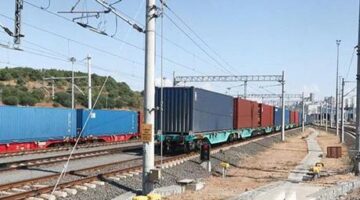 Türkiye-Çin-Avrupa Demiryolu Hattı’nda yola çıkan iki yük treni İstanbul’a ulaştı