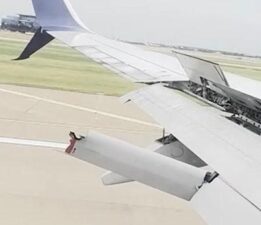 Uçuş sırasında kabusu yaşadılar: Uçağın kanadındaki flap havada koptu!