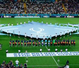 UEFA’dan tartışmalı pankarta açıklama: “Siyasi değil insanlık mesajı”