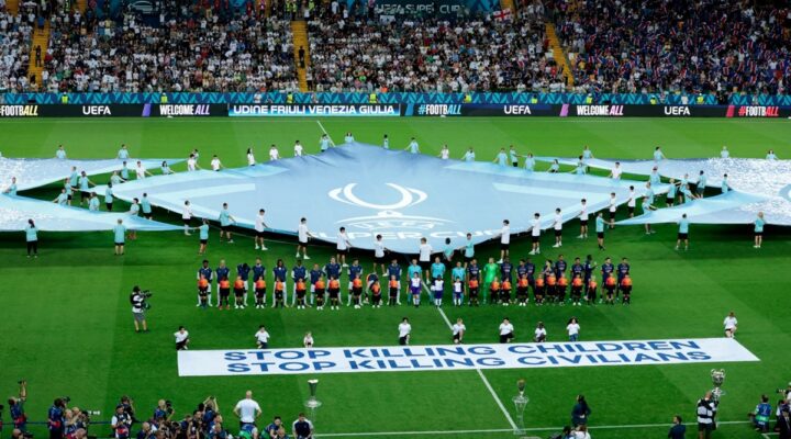 UEFA’dan tartışmalı pankarta açıklama: “Siyasi değil insanlık mesajı”
