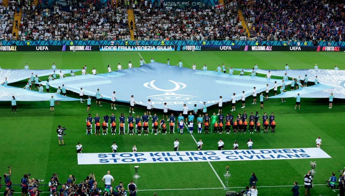 UEFA’dan tartışmalı pankarta açıklama: “Siyasi değil insanlık mesajı”