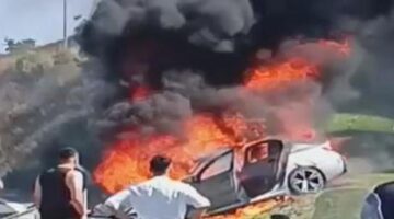 Ümraniye’de kaza yapan araç cayır cayır yandı