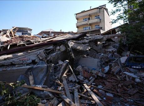 Uzmanlardan riskli konutlar için depreme karşı ‘güçlendirme veya dönüşüm’ çağrısı