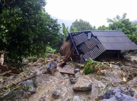 Vietnam’da sel felaketi: 8 ölü, 3 kayıp!