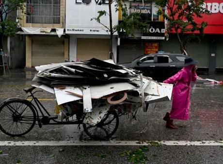 Vietnam’ı Kajiki Tayfunu esir aldı! Binlerce kişi tahliye ediliyor
