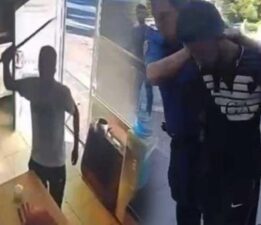 Yer: Ankara! Taksi durağındaki görevliye kılıçla saldırdı