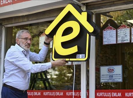 Yetkili emlak ofislerine ‘e’ tabelaların asılmasına başlandı