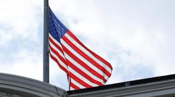 Amerikan bayrakları Charlie Kirk için yarıya indirildi