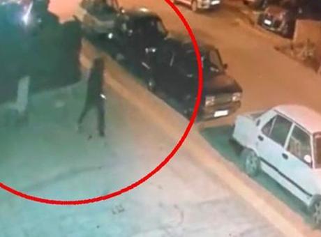 Ankara’da lastik dükkanında yangın kamerada! Kundakçı kaçtı